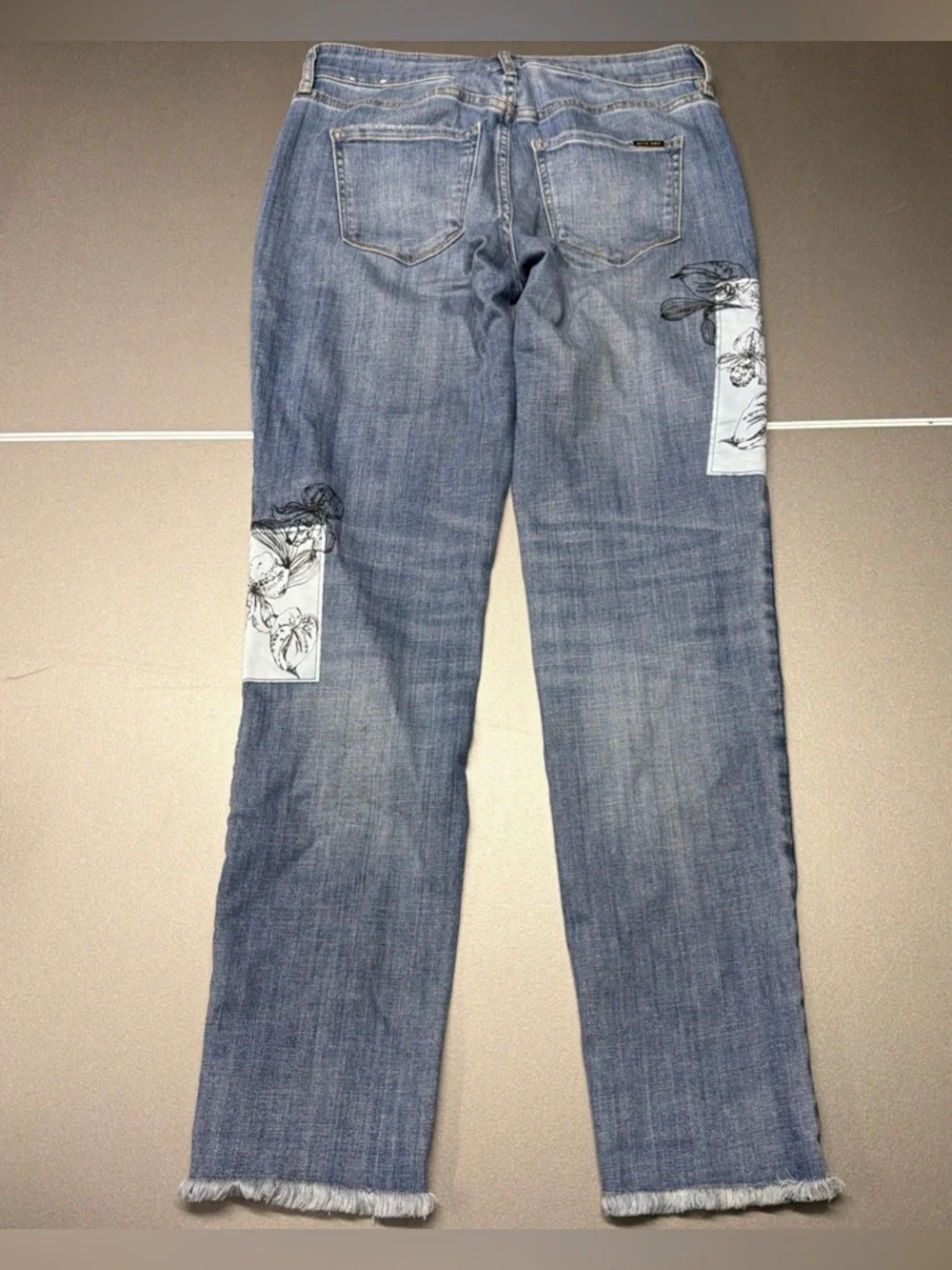 WHITE HOUSE BLACK MARKET FloralPatches Girlfriend Skinny Jeans Sz 2 28x28 RawHem